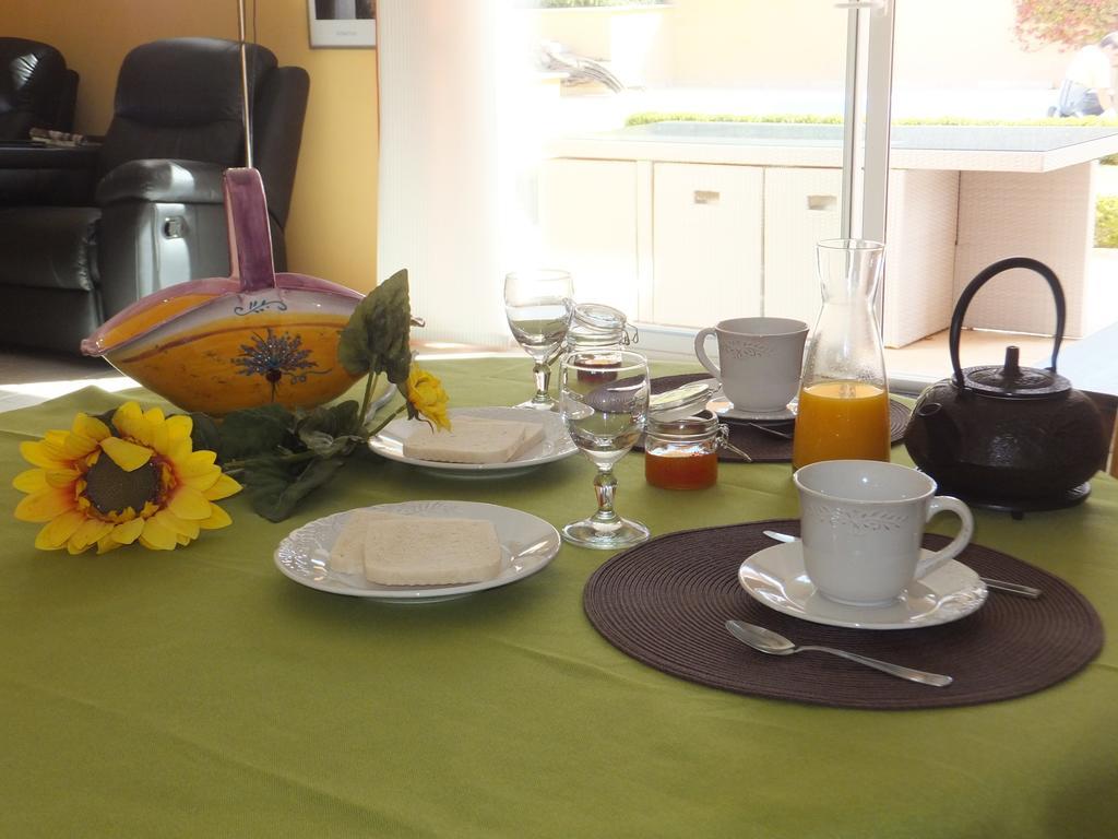 Les Lavandes Bed and Breakfast Alleins Δωμάτιο φωτογραφία